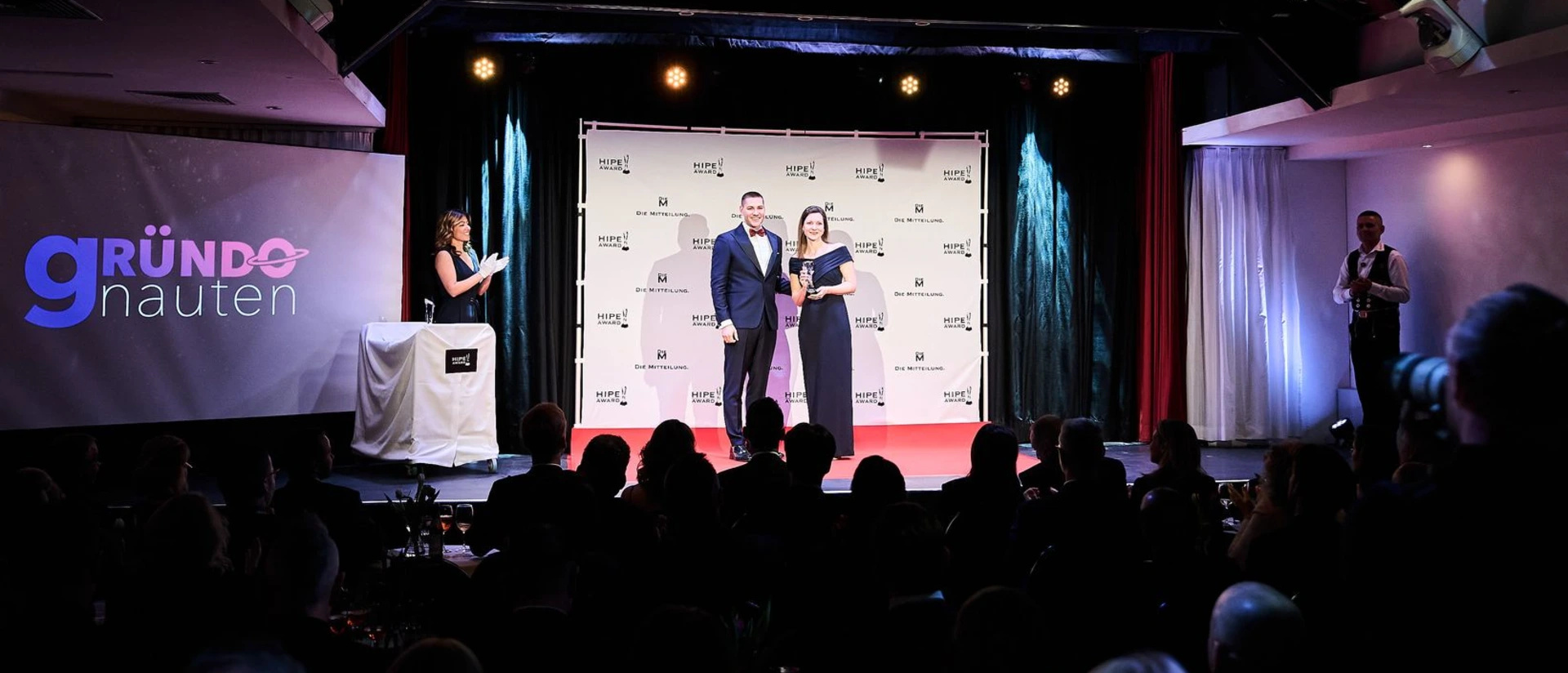 HIPE AWARD Preisverleihung 2026 Auszeichnung München Auszeichnung auf der Bühne bei der HIPE AWARD Preisverleihung 2026 in München