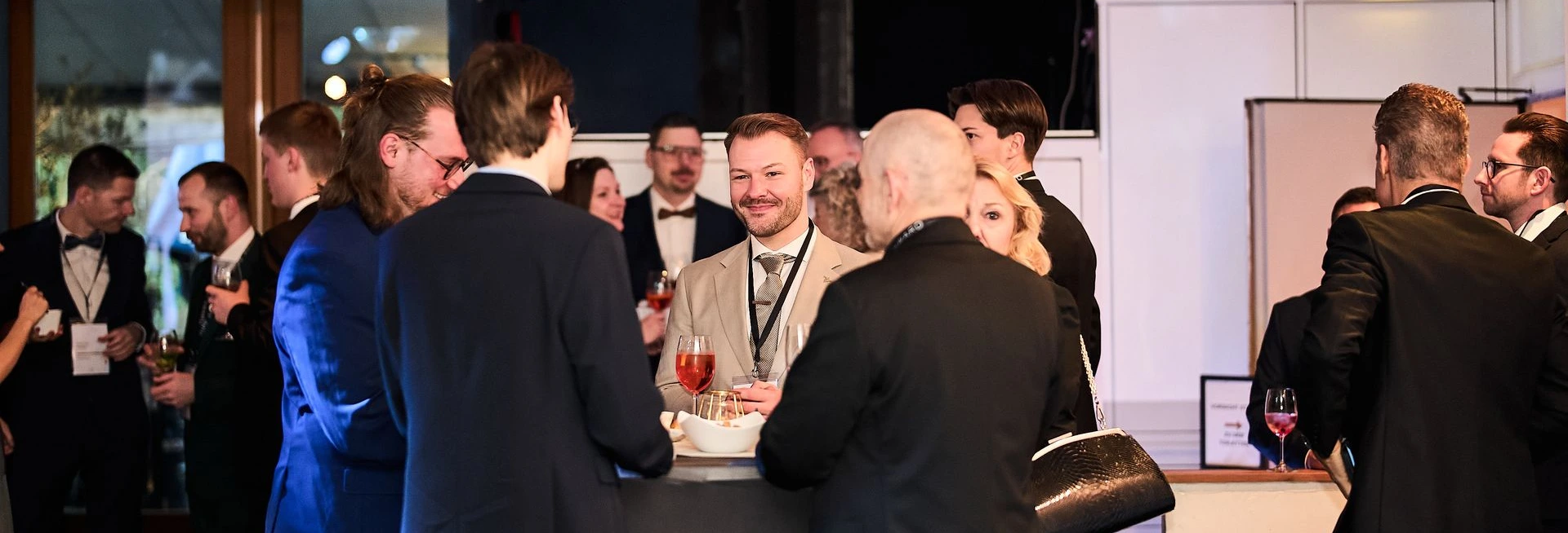 HIPE AWARD Preisverleihung 2026 Netzwerken München Preisträger im Austausch bei der HIPE AWARD Preisverleihung 2026 in München