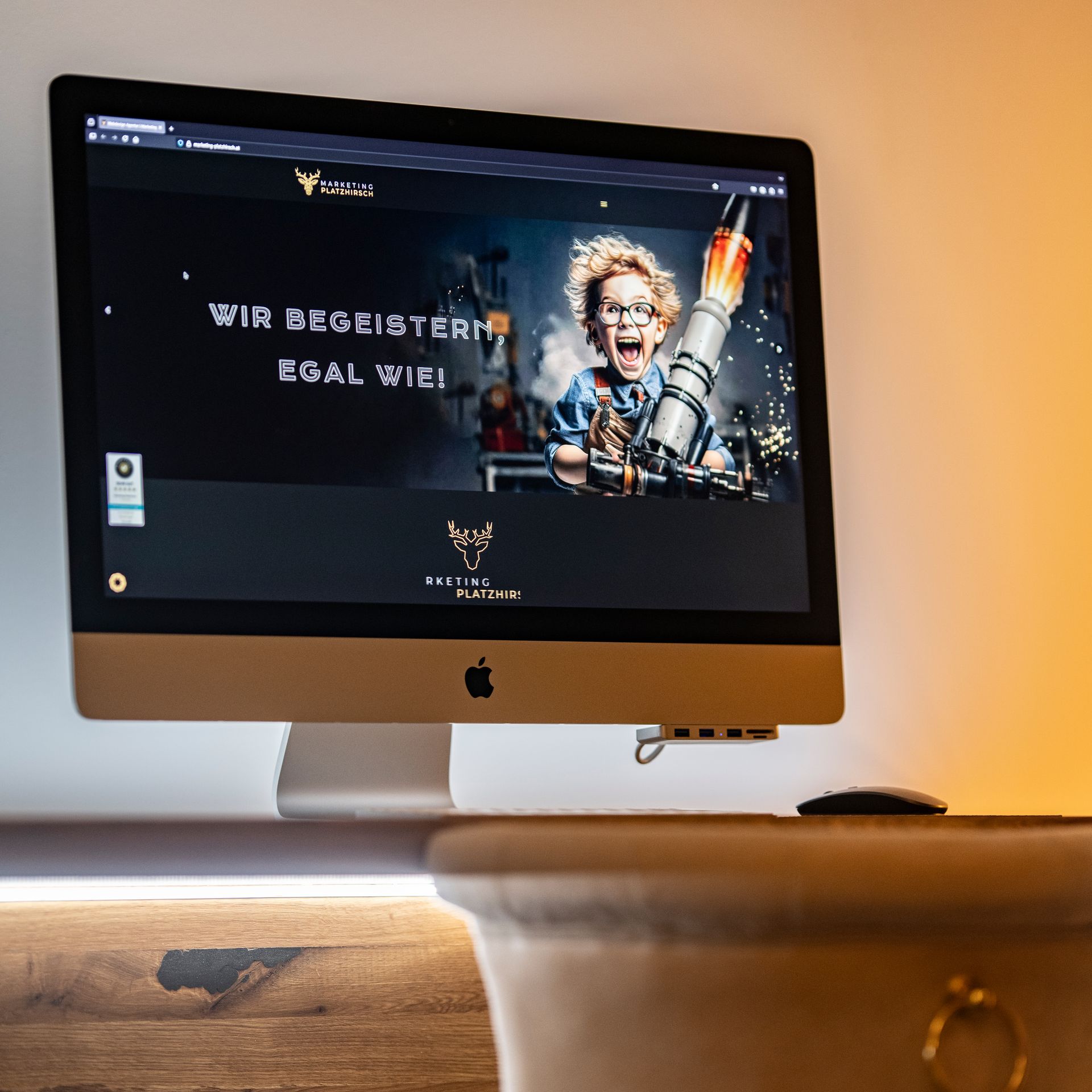 Marketing Platzhirsch Website auf iMac Bildschirm Online Marketing Agentur Webdesign Darstellung
