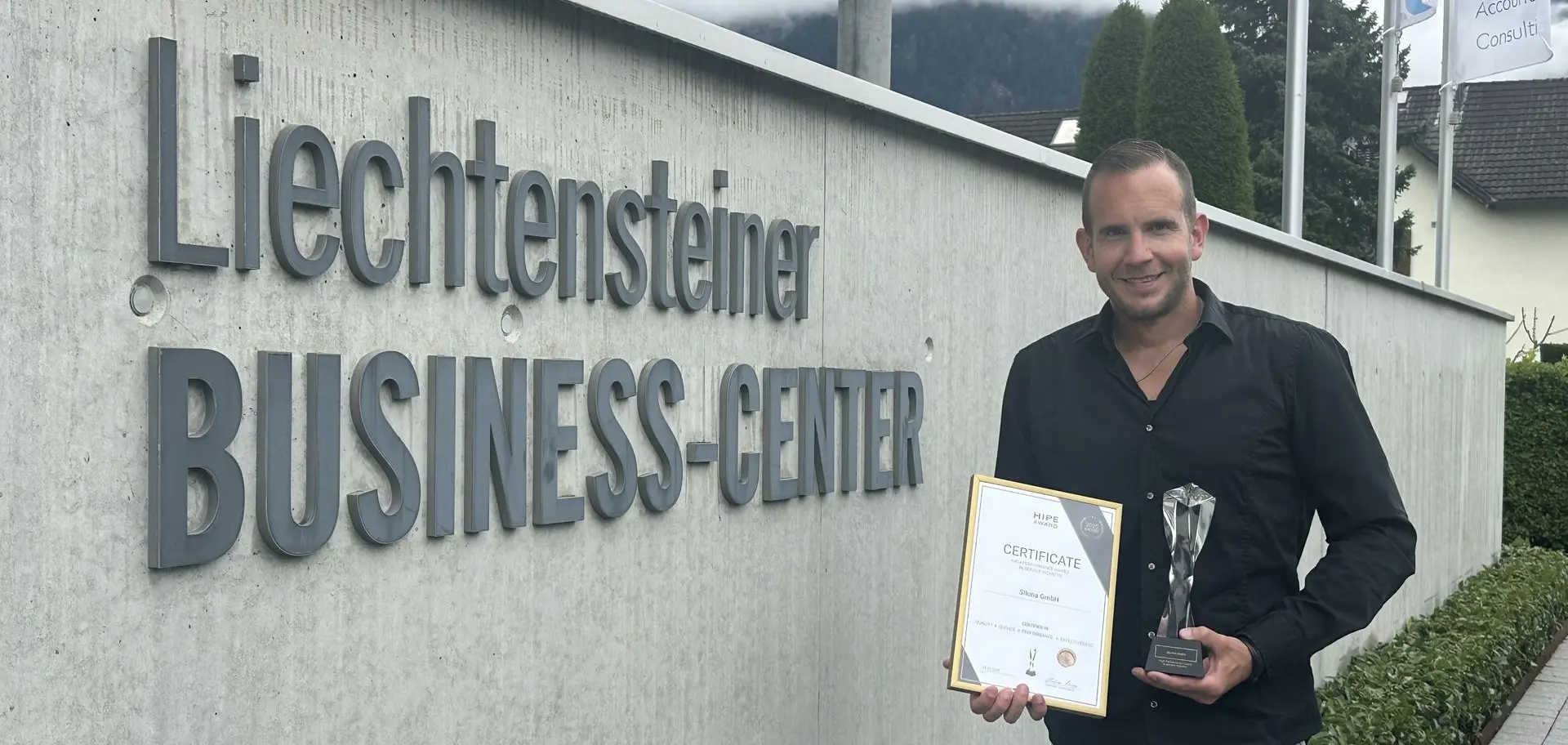 Simon Heinzelmann mit HIPE AWARD für exzellente Dienstleistungsqualität der Siluna GmbH