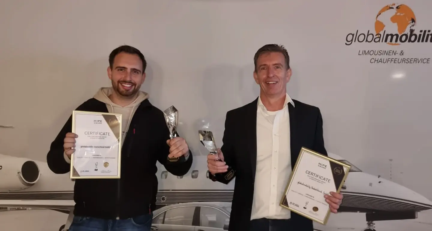 globalmobility Team mit zwei HIPE AWARD Auszeichnungen und Zertifikaten